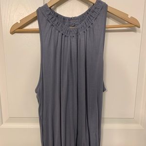 Gap gray tank
